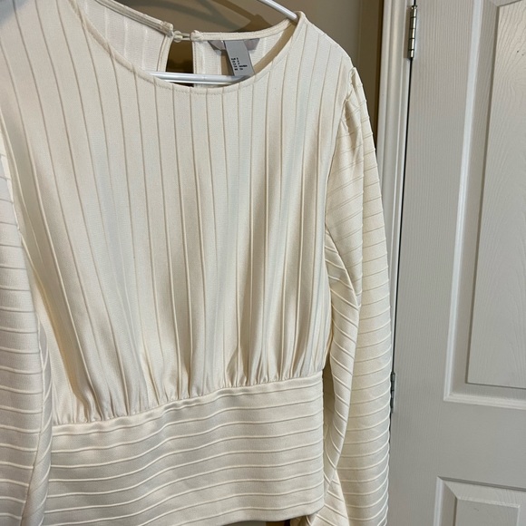 H&M Textured Top - Picture 3 of 6